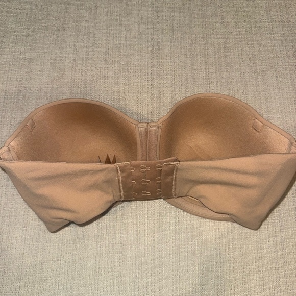 SKIMS Fits Everybody Strapless Bra - Picture 2 of 3
